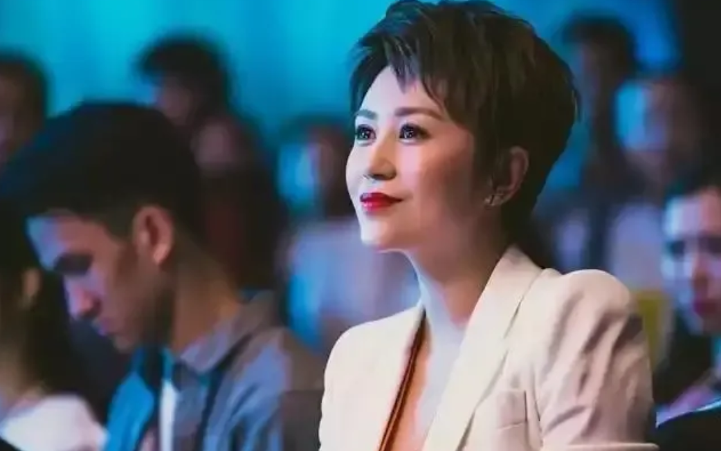 演员马丽说：我8岁时我妈就和我爸离婚了，我妈离婚后反而我的日子过的更好，日子过得