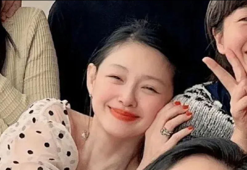 发现没，大s就是一个为数不多的一位离婚后再婚把自己整的星途全无，星味全无的女艺人