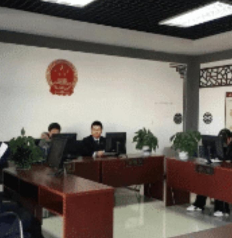 广东一男子的妻子被性侵，为妻子报复，杀了性侵者。该男子在法庭上多次问法官：“如果