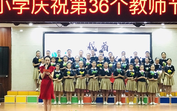 老师们辛苦了，今天是教师节，想当年我也是一名教师，当时觉得工资低放弃了，现在在企