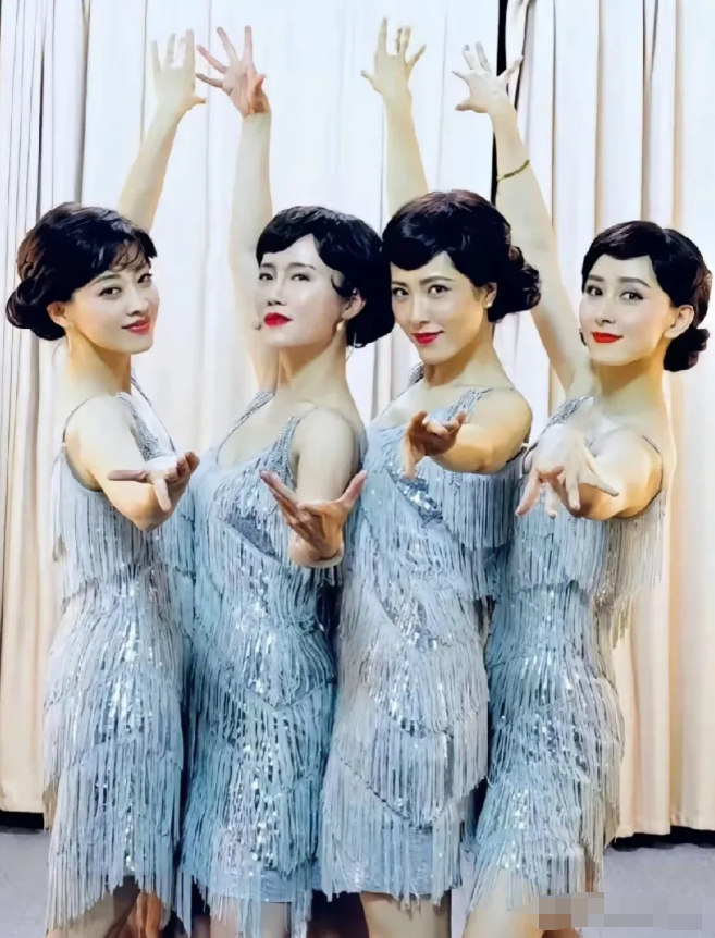 这张美女四人组，梅停的颜绝了，同为美女的张彤，曾黎和胡静直接被秒了，她们当时的同