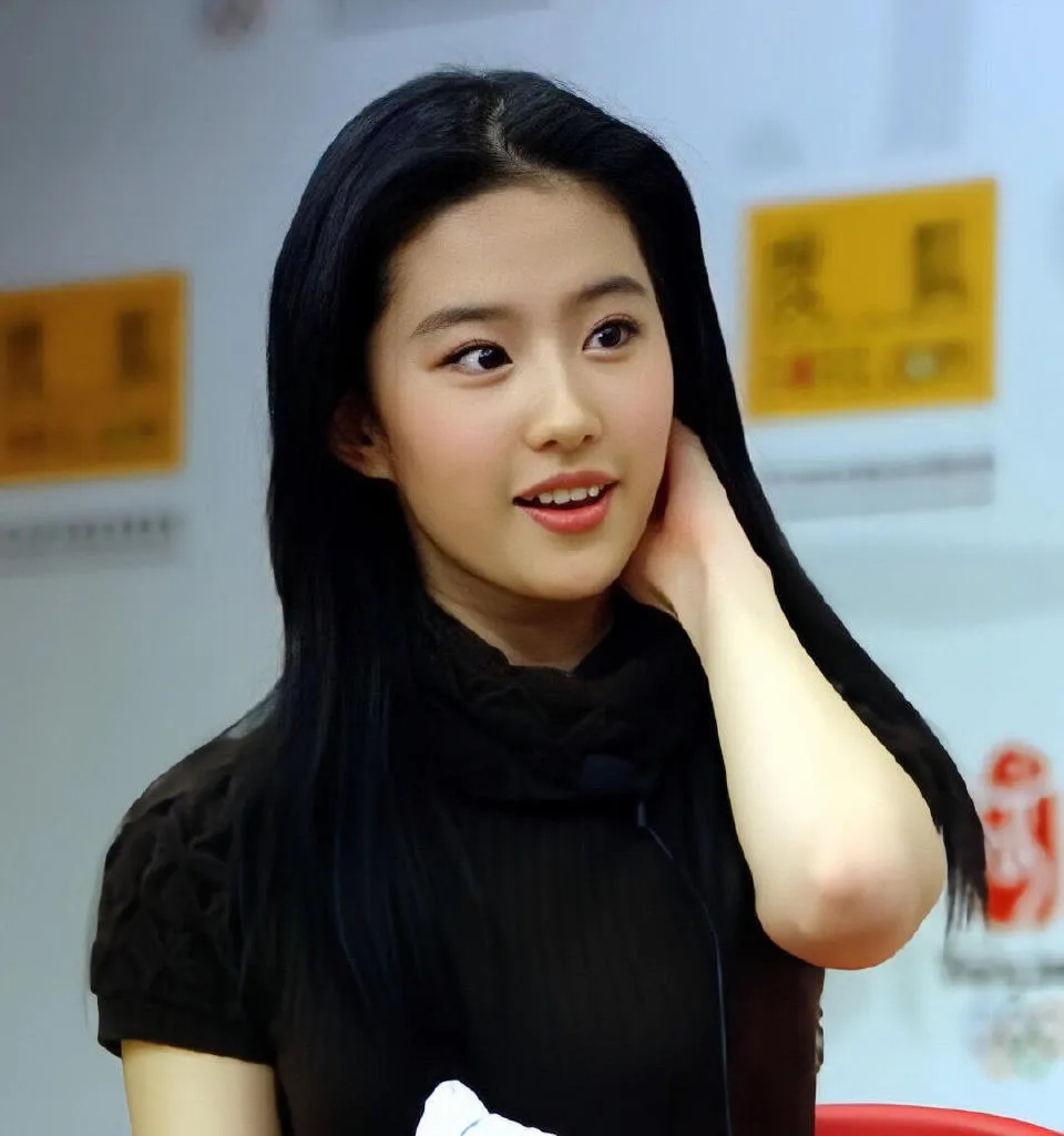 她没上春晚太可惜了，她为什么一直没上春晚了？是因为她是美国国籍吗？