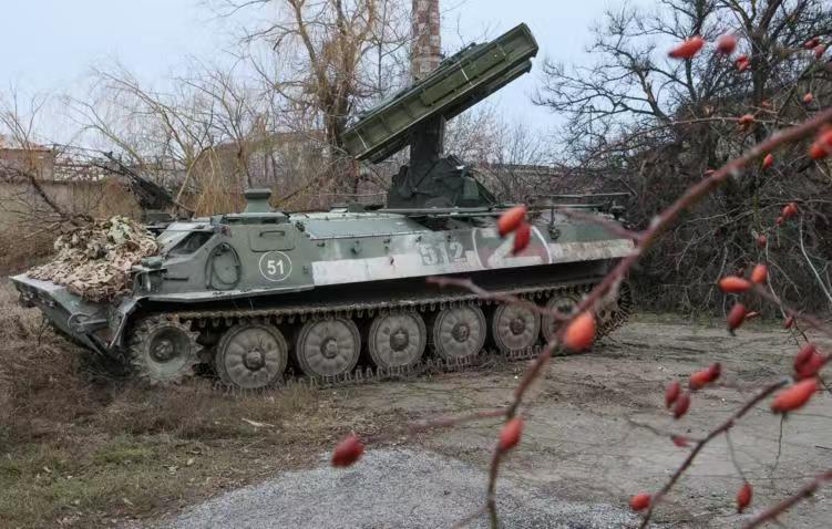 为了对付乌克兰的固定式无人机，俄罗斯拉出了各地仓库的老防空系统“黄蜂”，“箭10