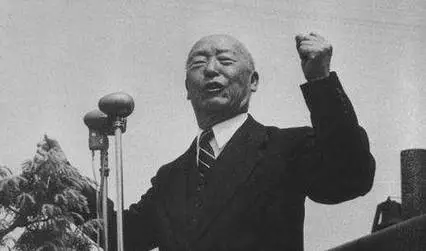 1952年12月，18岁的女飞行员，将李承晚的国防部大楼炸毁后，美空军司令大怒：