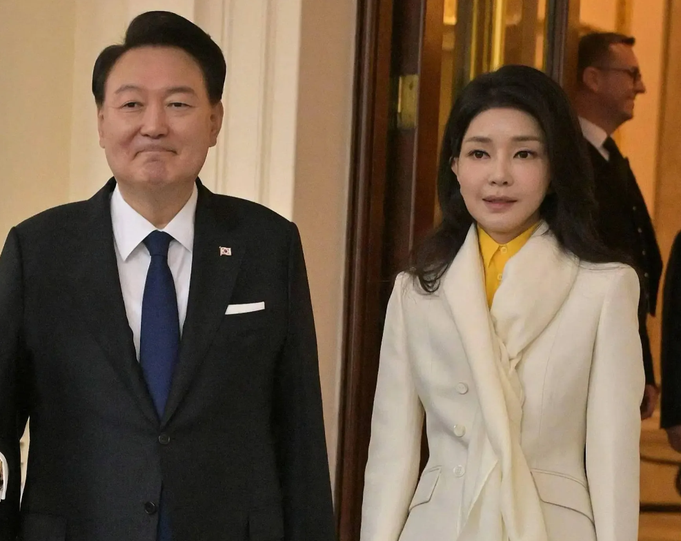 万万没想到 
尹锡悦夫人金建希被保住了！
韩国国会于12月7日下午召开全体会议，