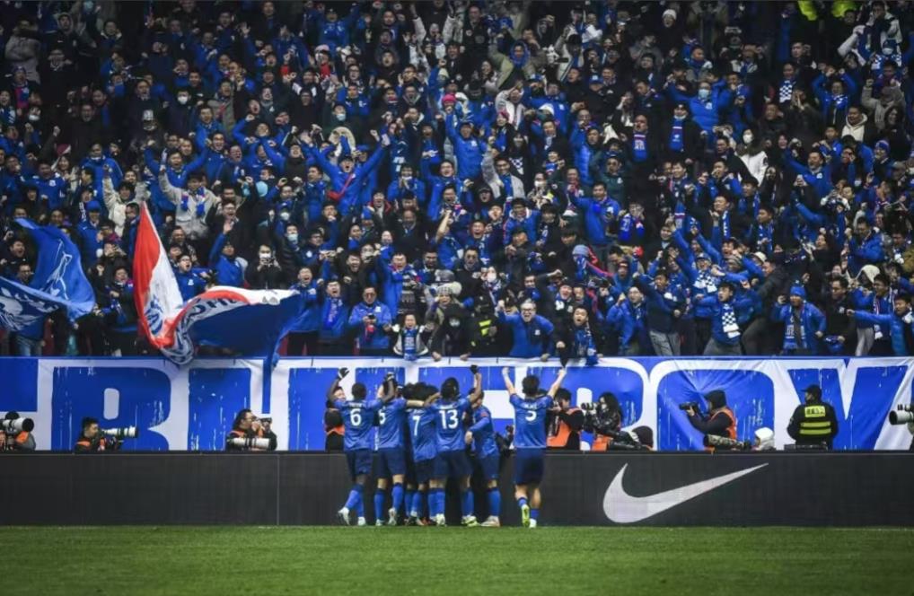 综合各路媒体消息，上海申花今年大概率不会夺得中超冠军：
 
1、申花今年联赛几次