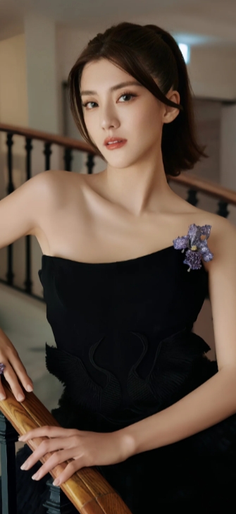 吴千语婀娜多姿
