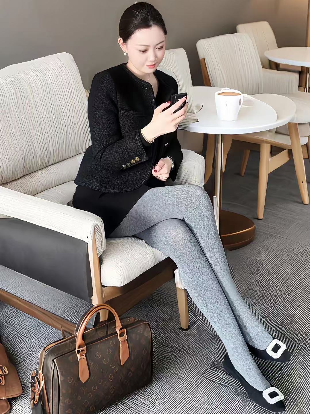 这位靓女，走路带风，气场十足哈哈哈哈哈