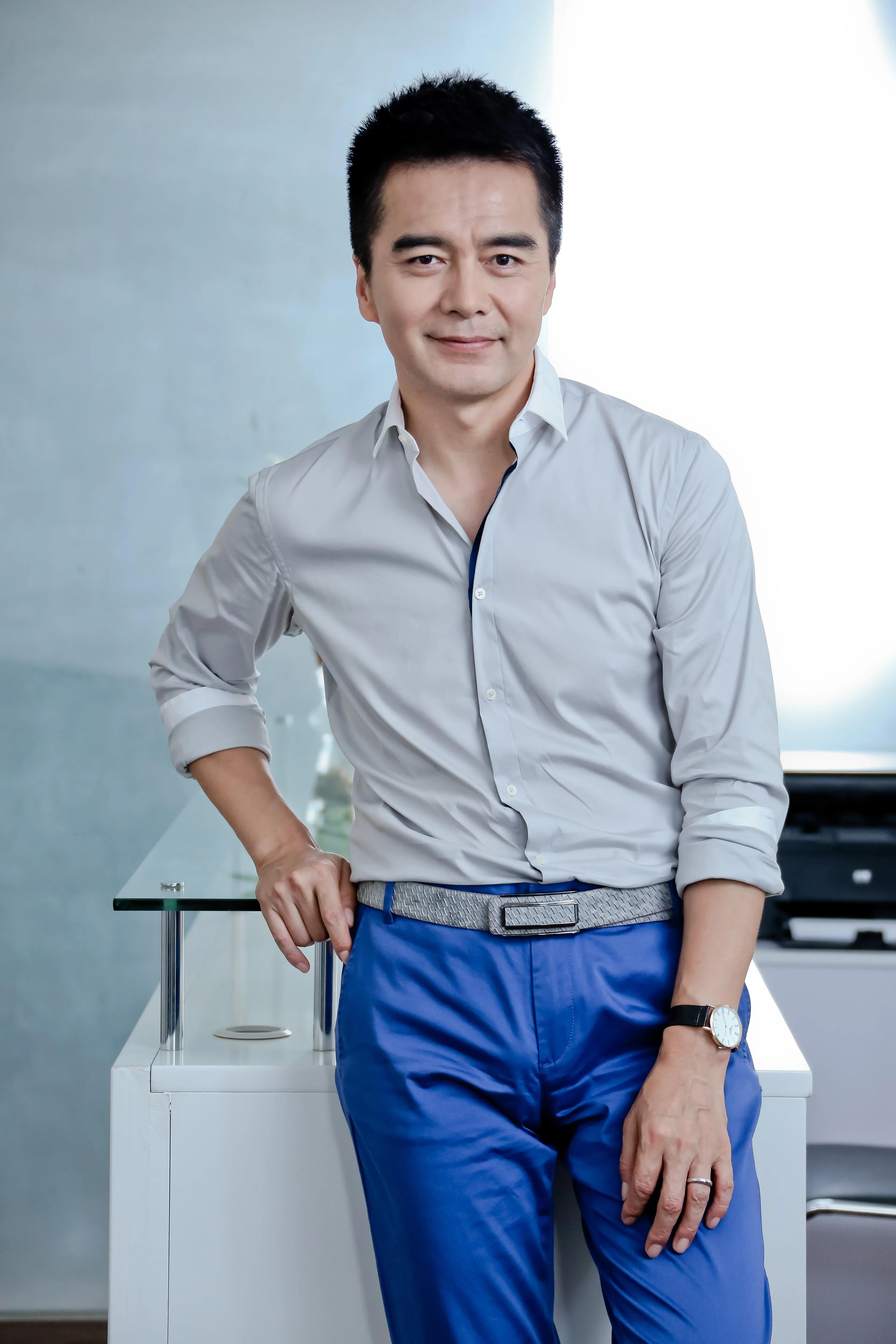 许亚军：四段婚姻背后的情感波折与成长