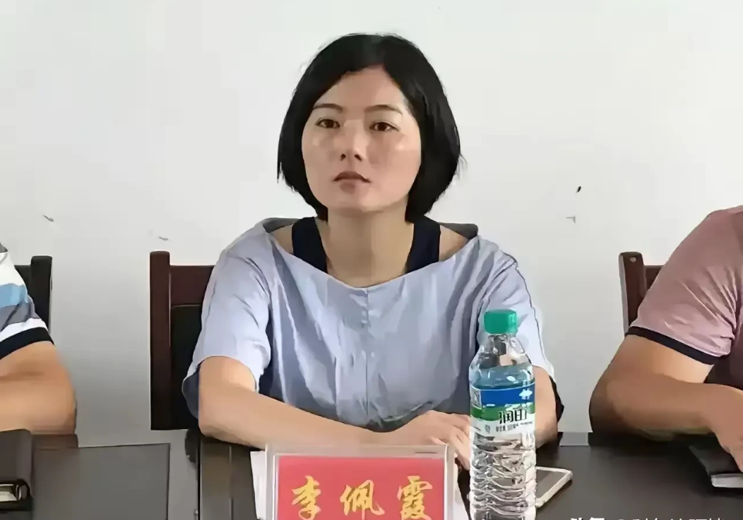 李xx这下可真被她老爸坑惨了！
本来李留着录音是为了保护自己，结果她老爸一股脑儿