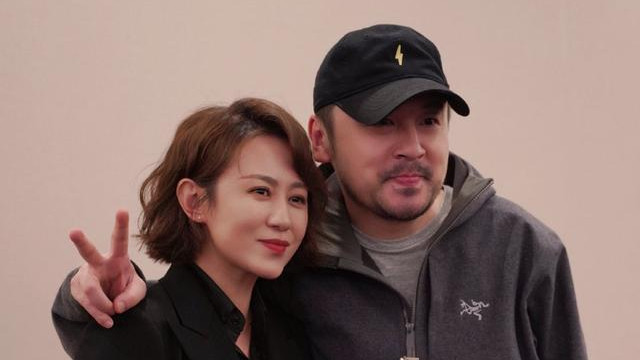 吴京站边雷佳音让位！央视表彰会，C位规则引热议