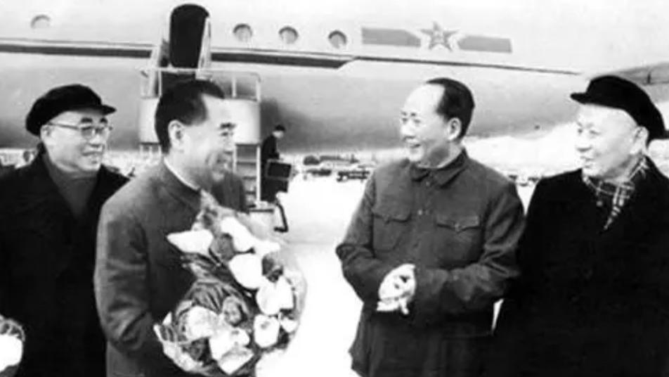主席专机驾驶员，透露领袖趣事：主席飞机带铺盖，朱德喜欢驾驶舱