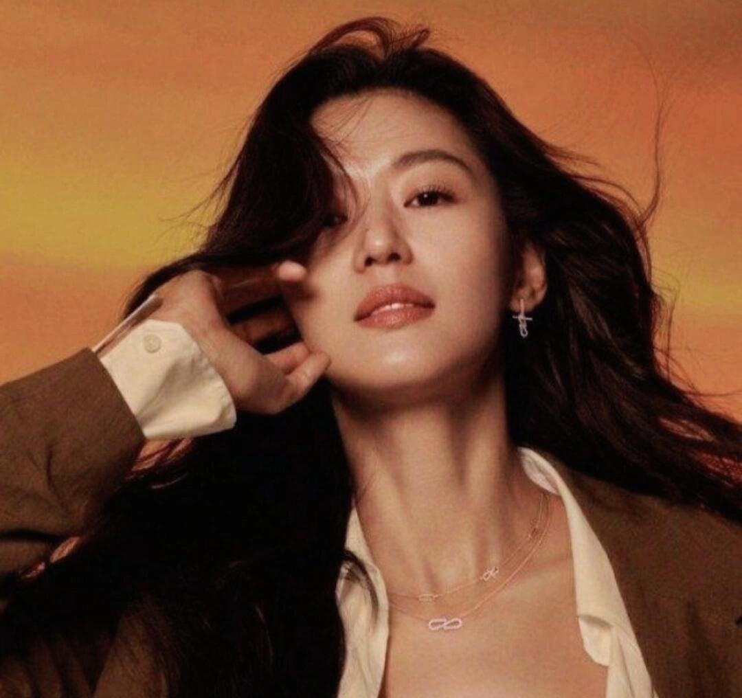 全智贤：不仅拿到了一手好牌，还打得很好