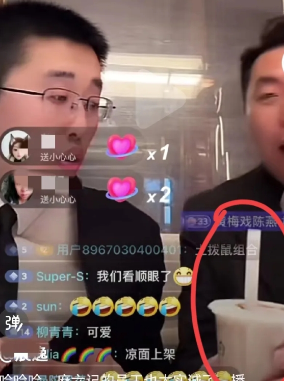 土拨鼠”小井被粉丝感动哭了
他是老员工
跟随老东家已经11年了
这一次他刚好失业