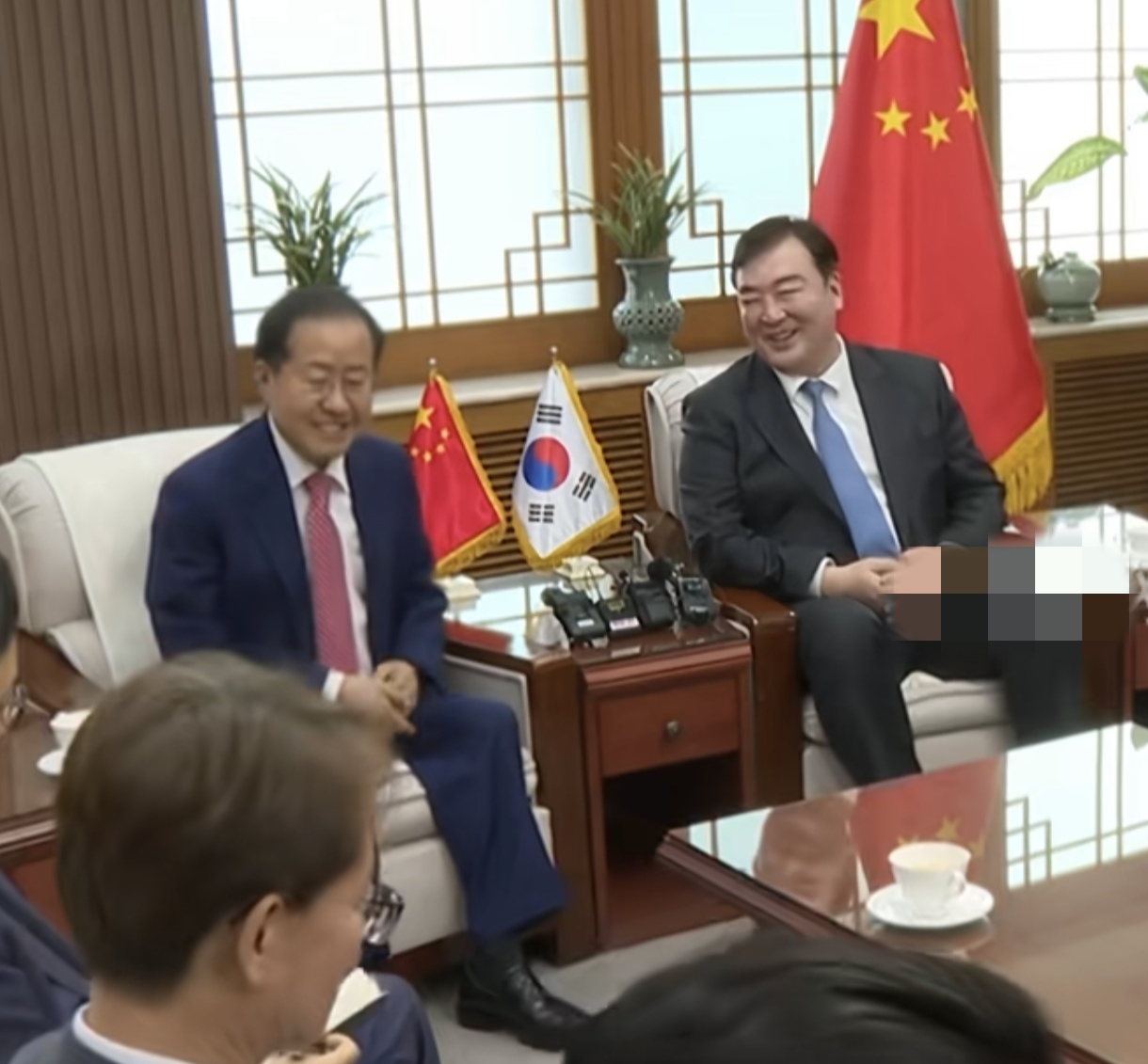 韩国市长的惊人请求：希望中国赠送大熊猫！
面对非常渴望却无法拥有的东西，就能伸手