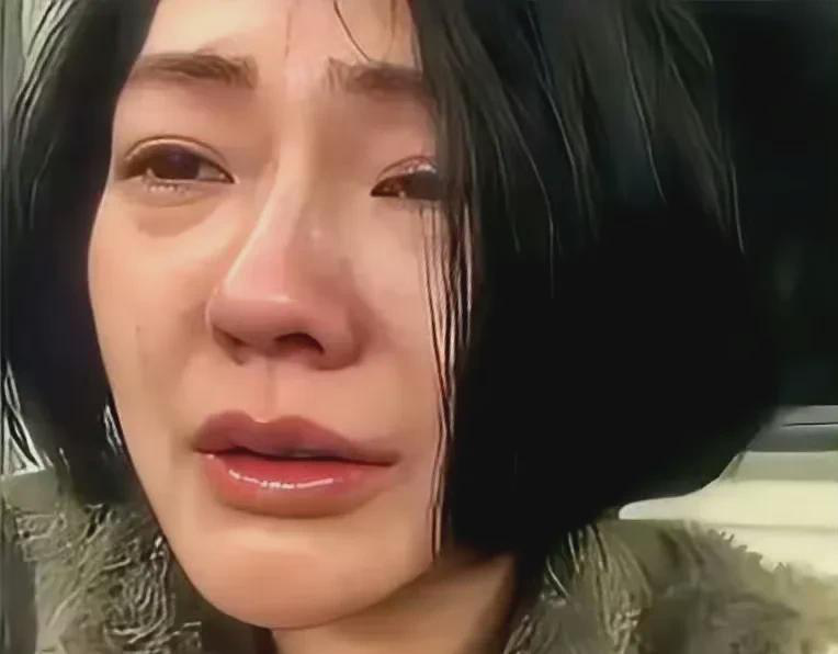  
 
网友最近对小S的讨论炸开了锅。大伙儿都纳闷：自家后院都起火了，怎么还有闲