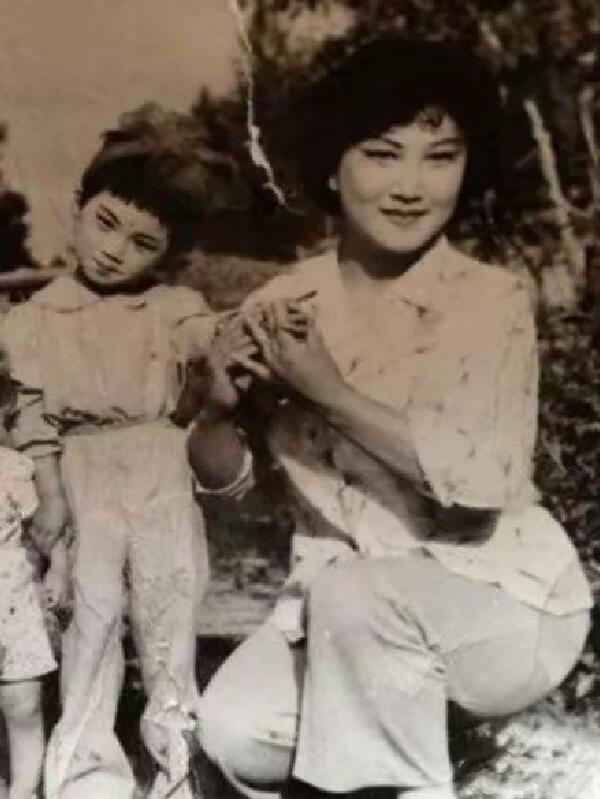 不是夫妻，却携手登上《艺术人生》讲述爱情