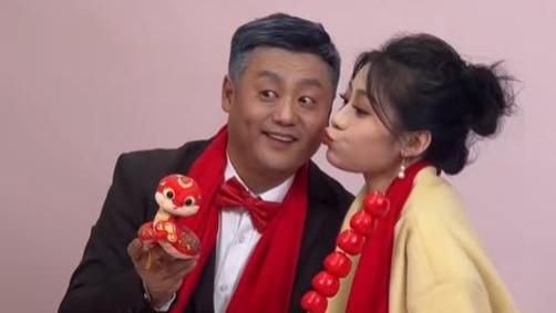 赵本山的左膀右臂，唐鉴军和宋晓峰女儿对比 感叹：富养女儿对吗？