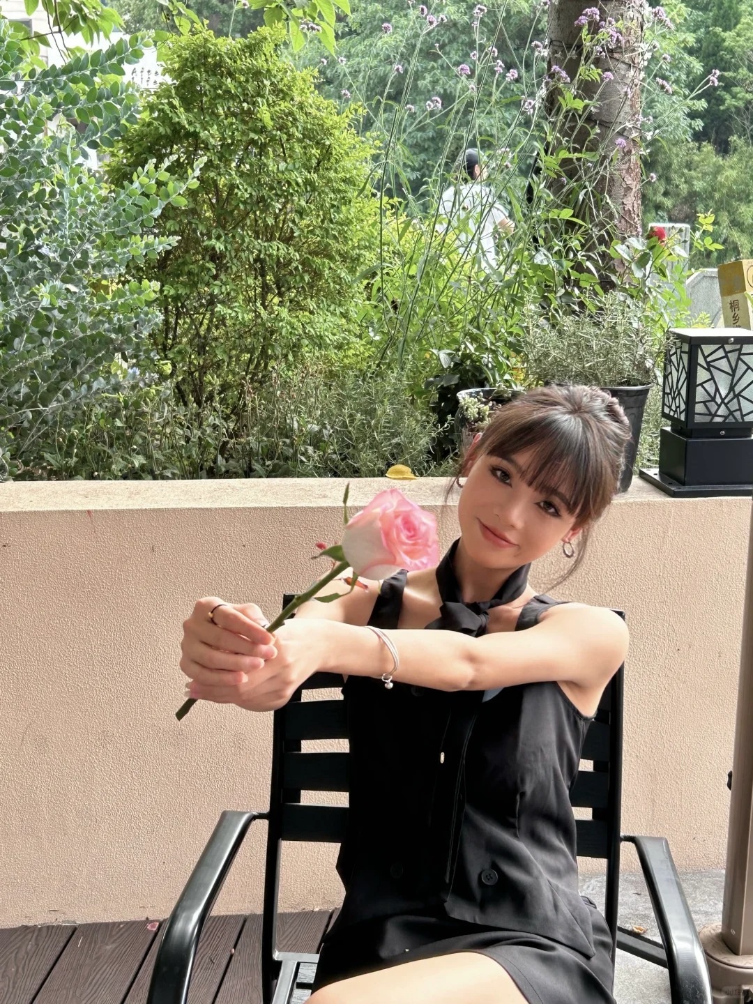 都市女郎
性感美女客片出～