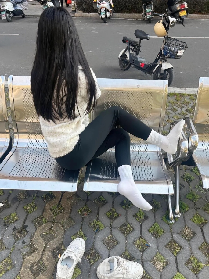 虽然她不说，但我觉得她可能会很冷