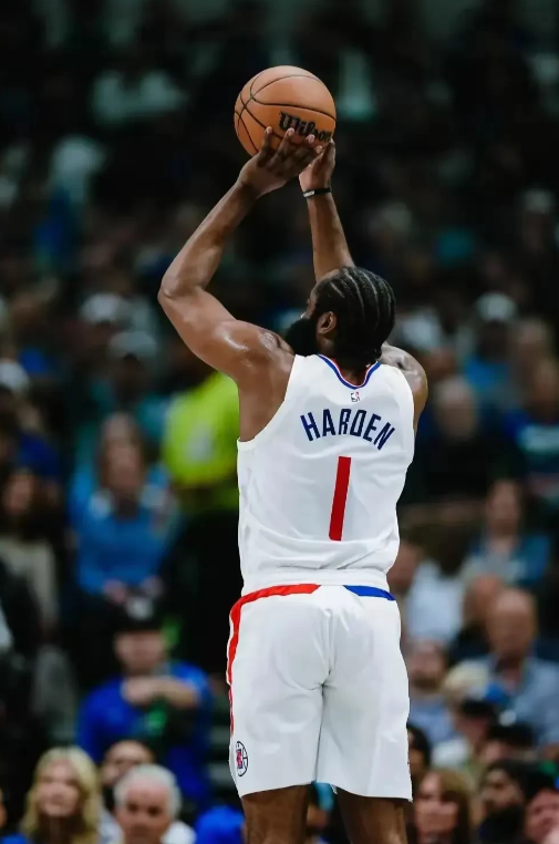 6号一大早，快船、爵士等多支NBA球队爆出补强与交易信息！