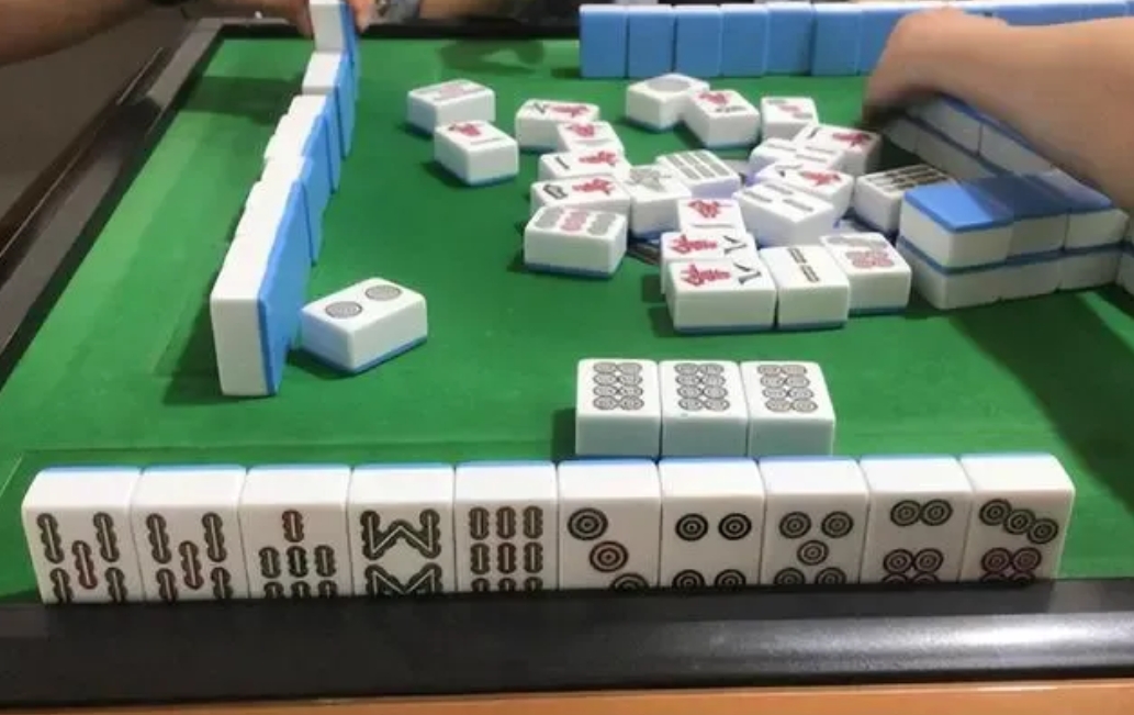 决定与麻将彻底决裂了！

今年腊月二十三就放假了，发了8000元工资。平时没啥事