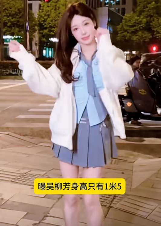 吴柳芳的账号终于解封，而她更是一夜之间涨粉402万。[微风]

不得不说，对于吴