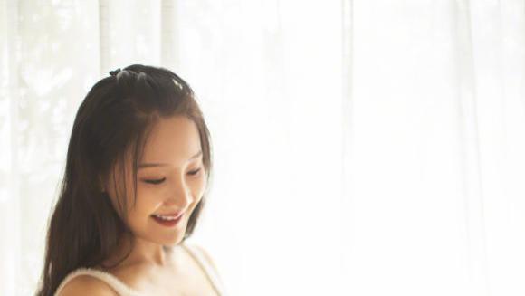 魏晨携妻儿日本游玩，夫妻紧密同行宛如连体婴，私下昵称更是特别