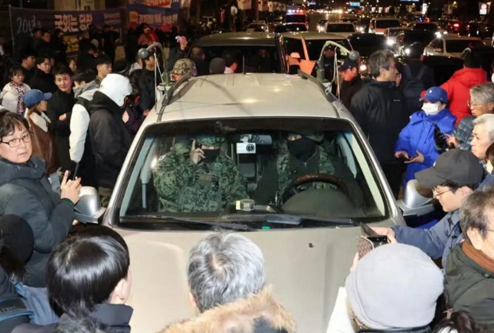 一枪不发，拿枪还不如烧火棍好使！昨晚一夜大戏，证明了韩军根本打不了大仗！