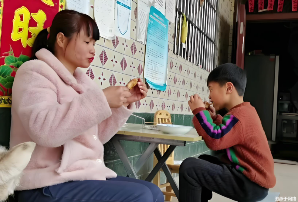 “被死亡？”江西，男子离家打工，在外潇洒17年不管妻儿，妻子起诉离婚后，儿子到法
