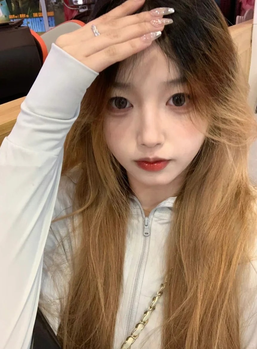 因为胸小自卑所以喜欢胖胖安全感男孩子
对胖胖的男孩子没有抵抗力