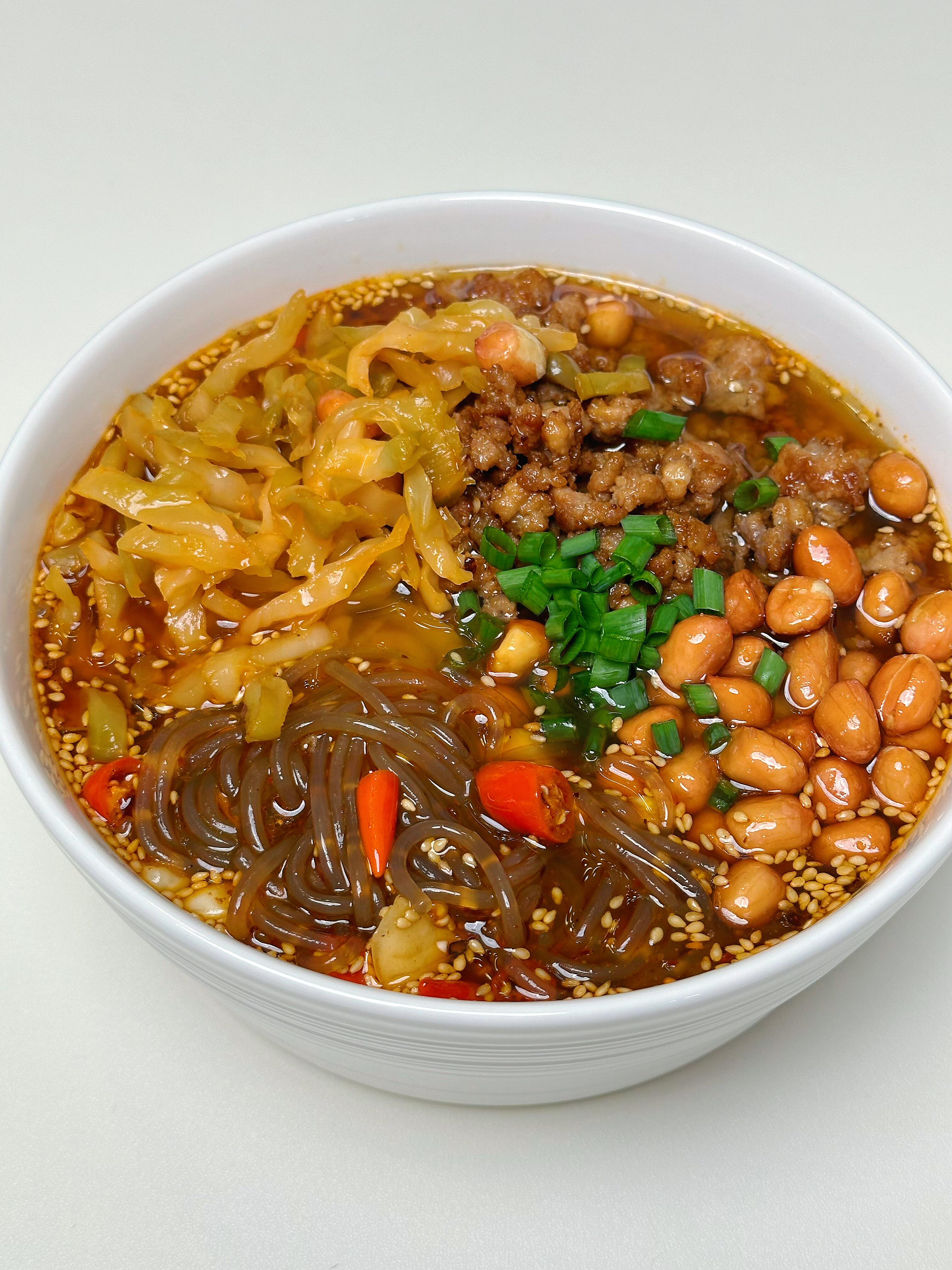 原来自己做酸辣粉这么简单！！酸辣过瘾好吃
十分钟搞定一碗酸辣粉！酸辣过瘾巨好吃