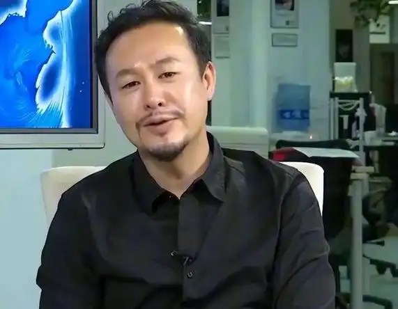 张颂文：谣言阴霾下的坚韧坚守
