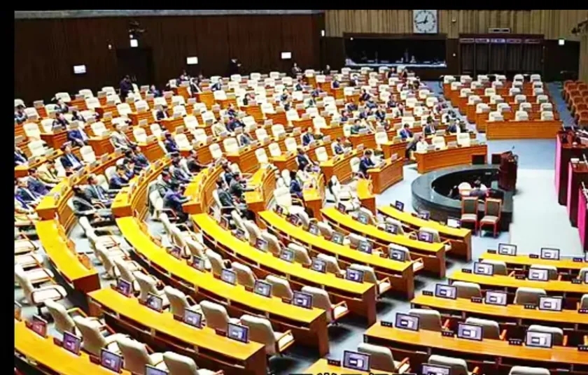 韩国执政党临时反水，不去投票弹劾尹锡