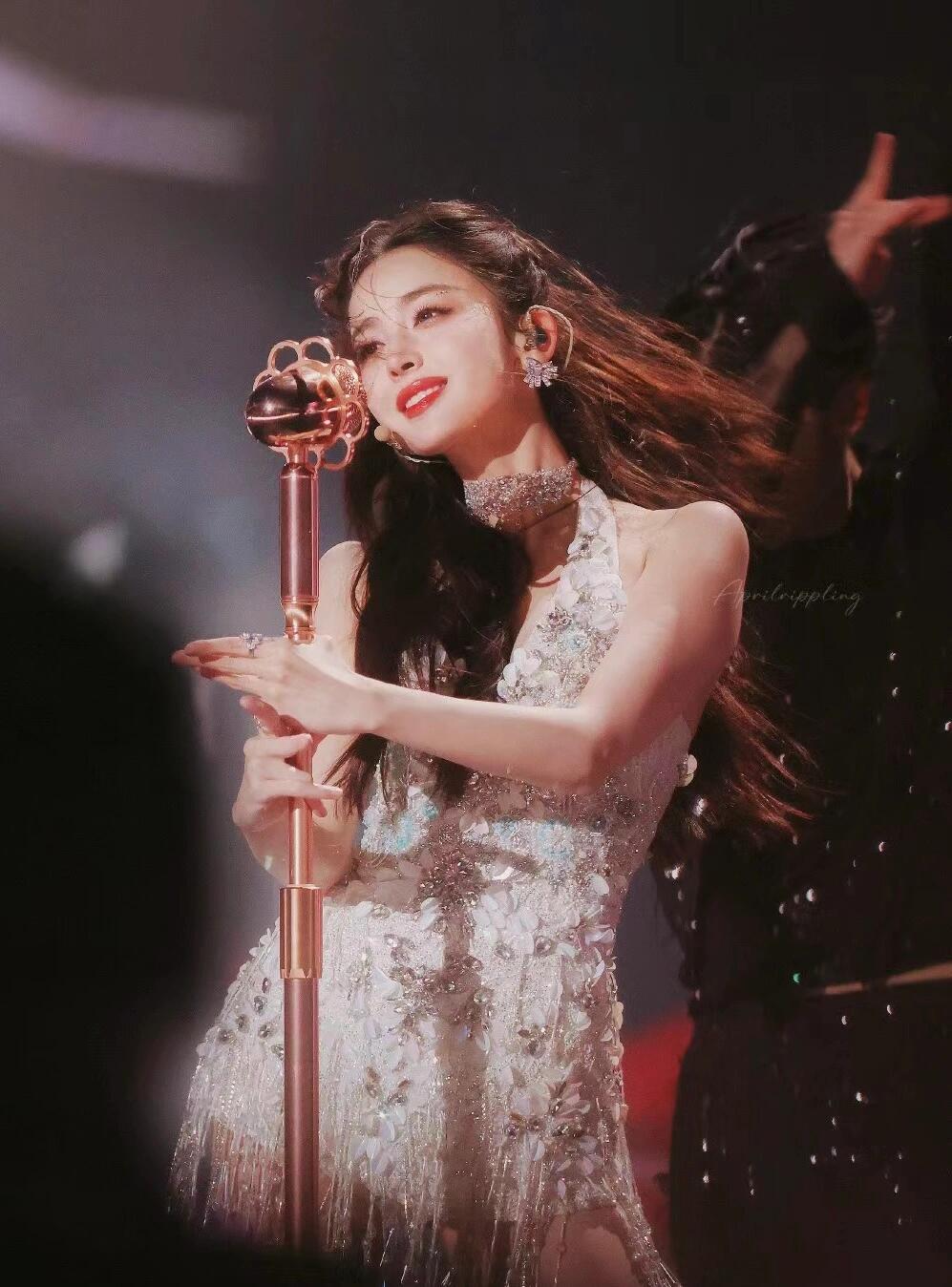 娜扎的神图，你们是在第几张爱上娜扎的神颜