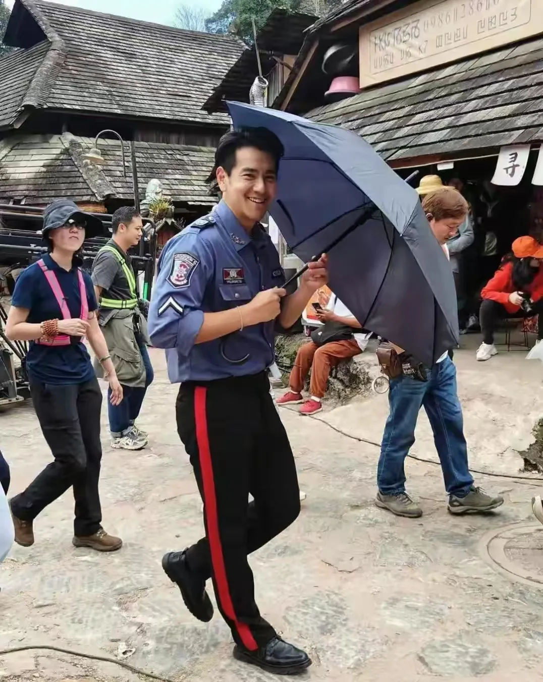 彭于晏谢霆锋陈冠希偶遇图对比，这就是自律和放纵的区别吧！