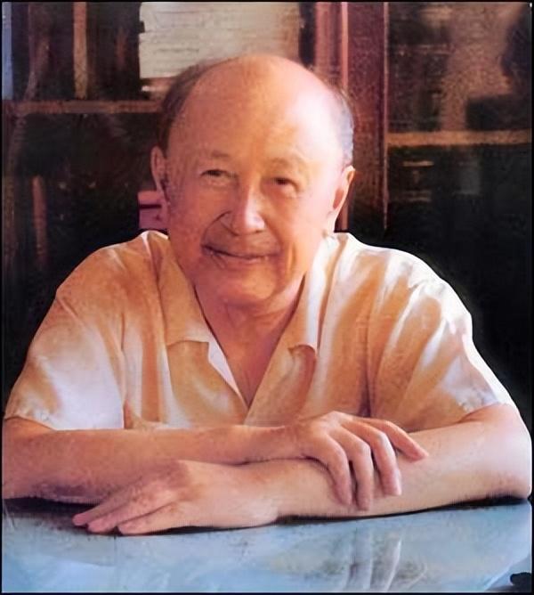 1964年，正在吃饭的钱学森突然惊呼：“这菜气味不对！有毒！”
原子弹作为国之重