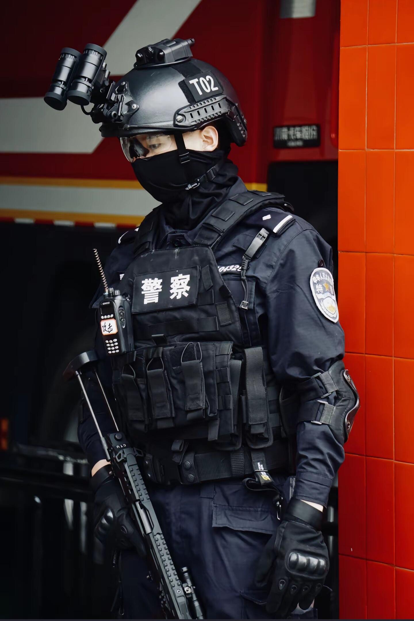 年轻人不妨穿一次SWAT！这是国家和人民给你的荣耀和信任！
