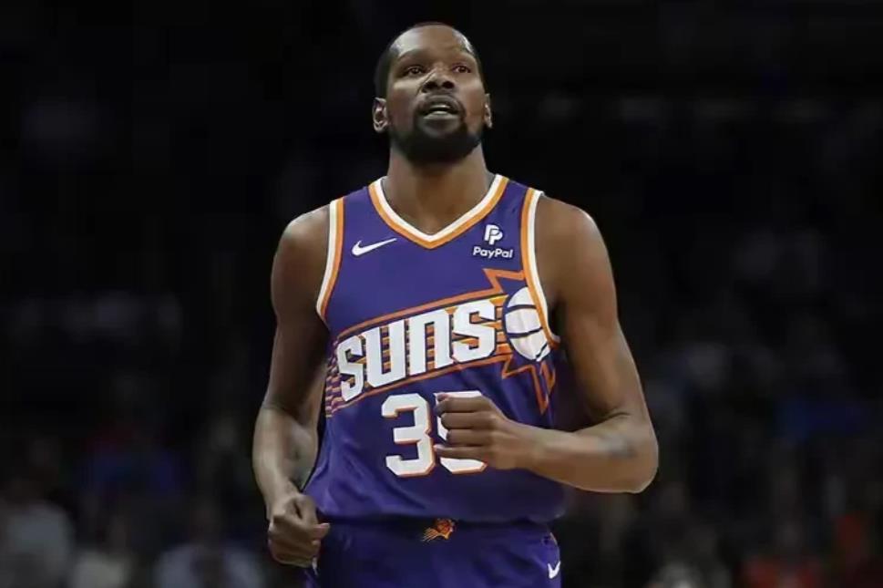 马克西与杜兰特都是场均27.6分，但是两人的效率终究不是一个级别的

马克西——