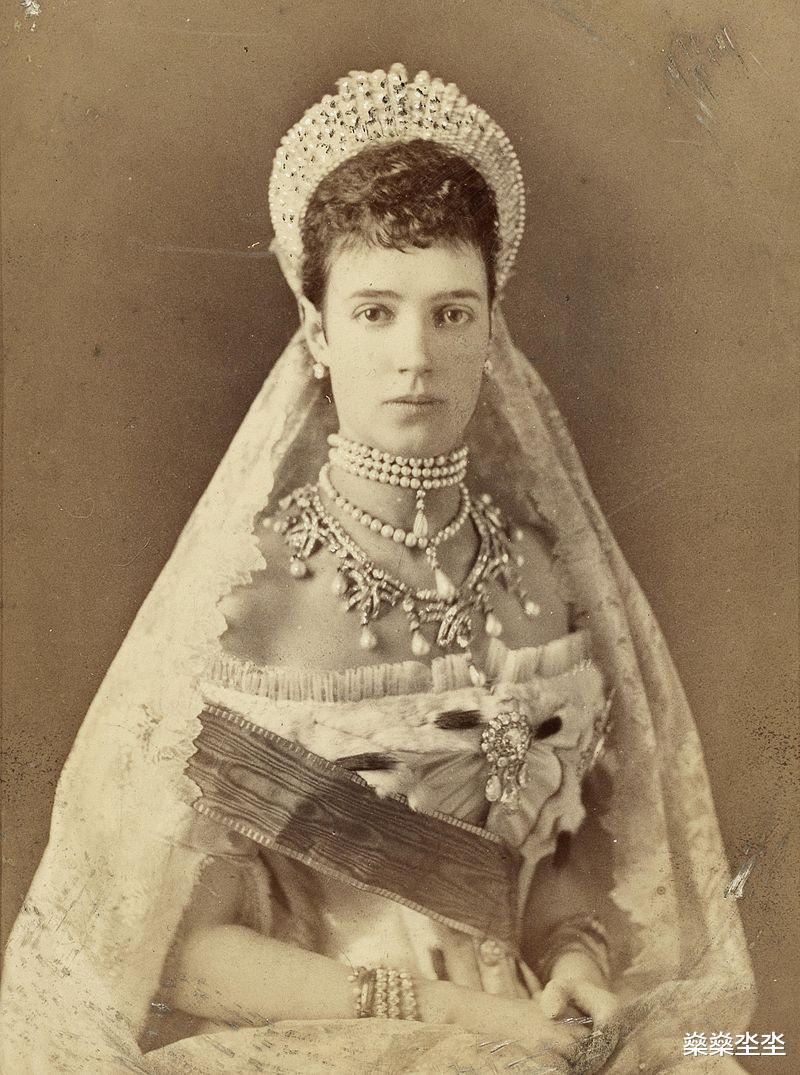 童话王国公主嫁入罗曼诺夫家族, 80年看尽悲欢离合, 尝遍人生苦痛