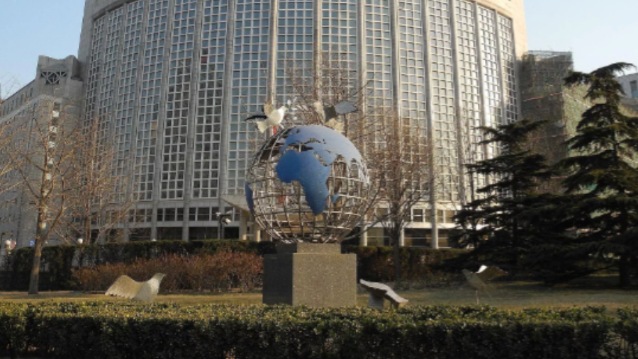 大量自称“TikTok难民”的美国网民入驻中国XHS，中国外交部正式回应表态了，