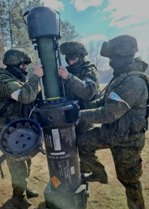你敢信？由于的乌克兰逃兵大规模放弃西方武器，俄罗斯军队缴获大量标枪导弹。那么多不