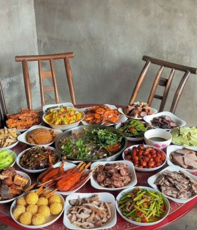 你们能猜到这是哪个地区的年夜饭吗？