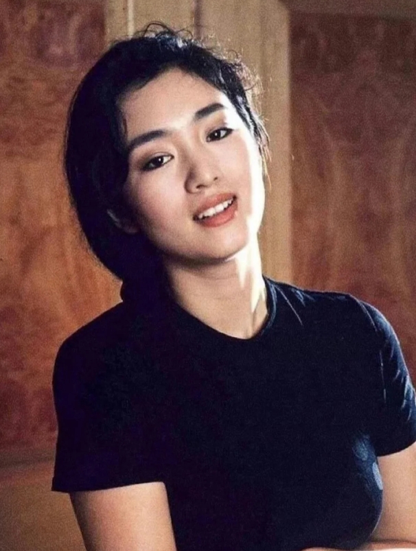 巩俐：绚烂之后的宁静，波折中的坚韧与璀璨