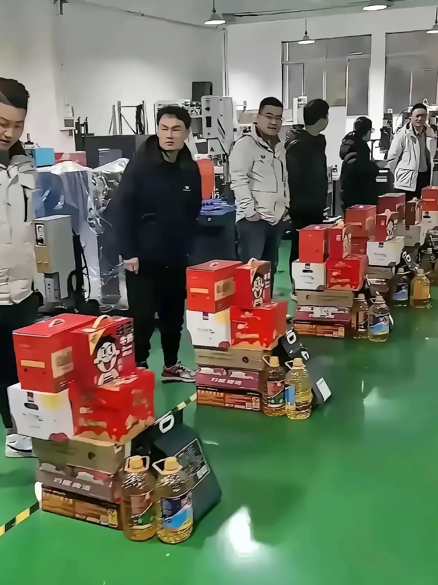 发福利了，他们为什么不笑呢？？？？