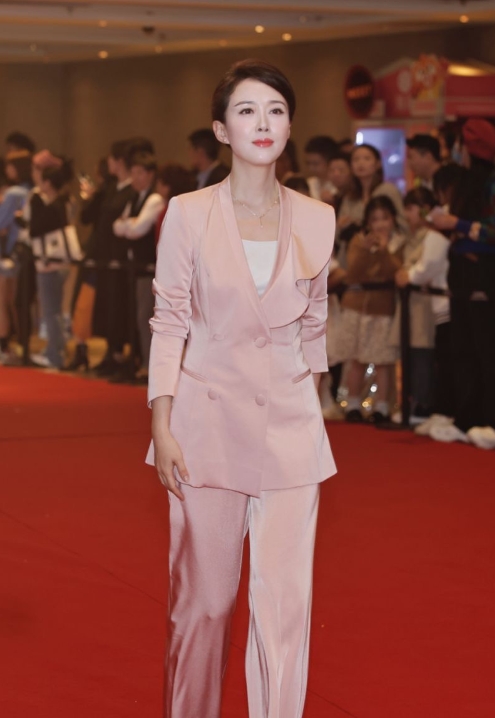 北影两百年才出的美女，名不虚传。
47岁了居然还这么美，超有少女感，出水芙蓉一样