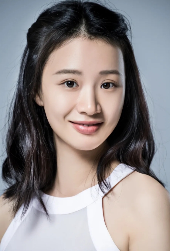 李梦与她的男友，一段缘起于银幕的浪漫邂逅，悄然绽放于一部小成本短片的拍摄现场。在
