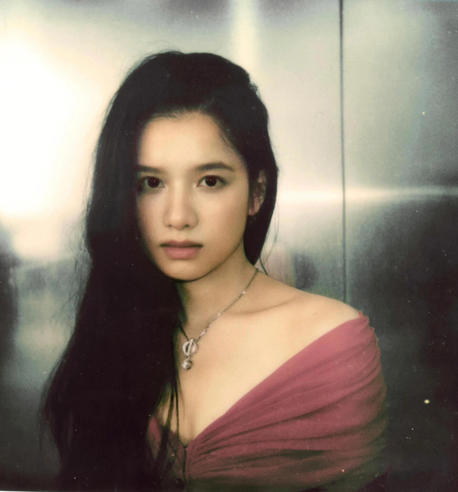 张婧仪有点港风美人的feel