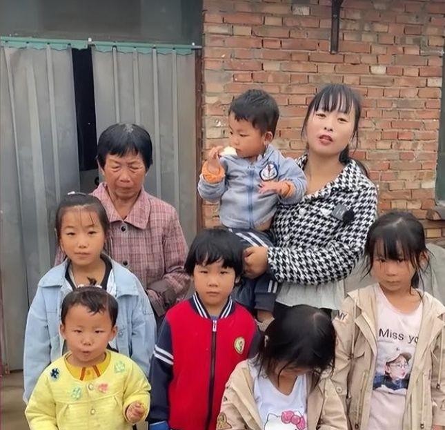 冯亚萍，河南商丘一位普通的九零后女孩，日子本来过得很平静。她22岁结婚，和丈夫小