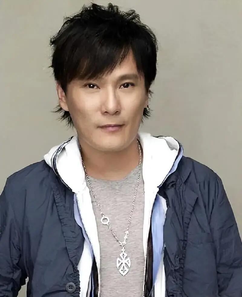 把自己最俗的歌丢给助理，助理却成音乐天王
